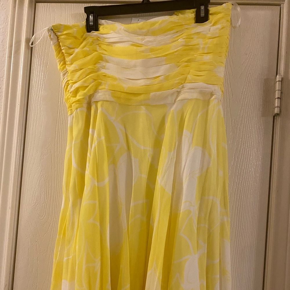 Yellow/White Summer Dress with Ruching in Bust Area-Size 14 Banana Republic - Picture 2 of 4